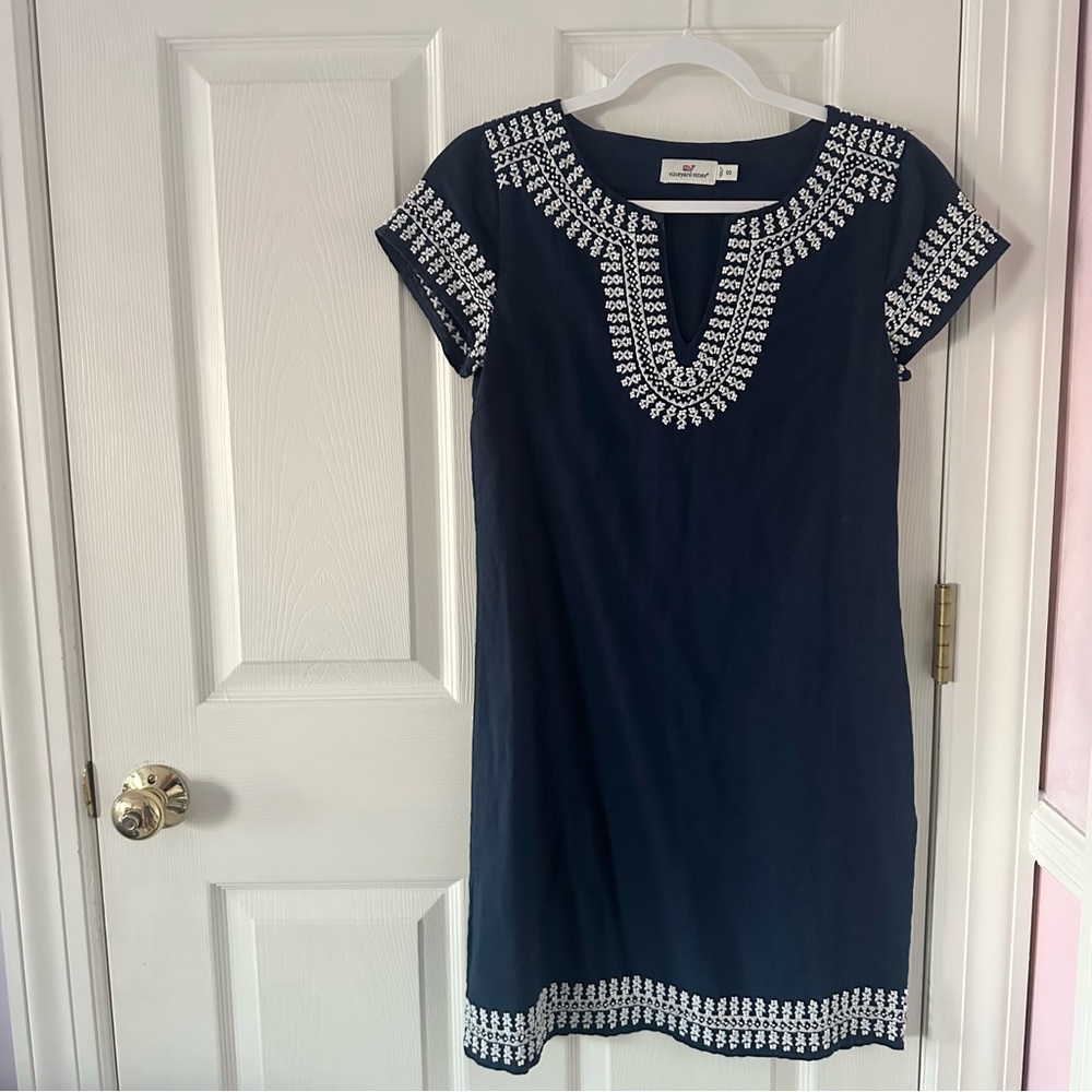 Vineyard Vines Navy Shift Dress with White Embroidery